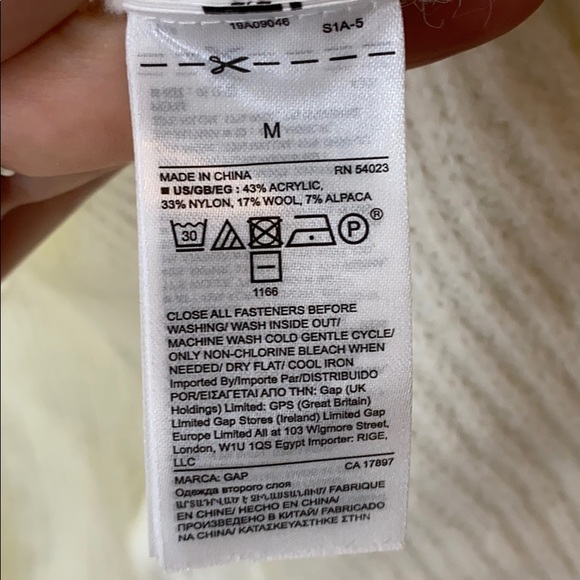 Gap sweater in off white/cream - Picture 8 of 8